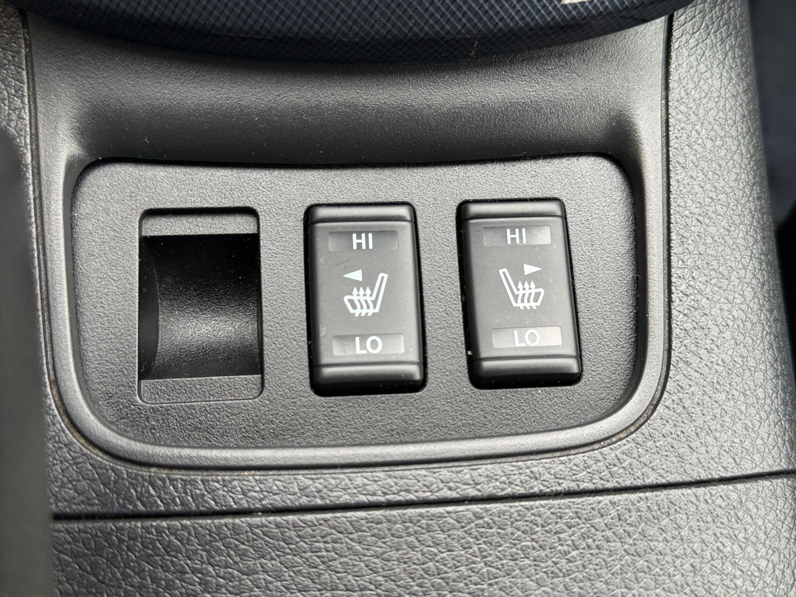 Used 2018 Deep Blue Pearl Nissan SR image 23