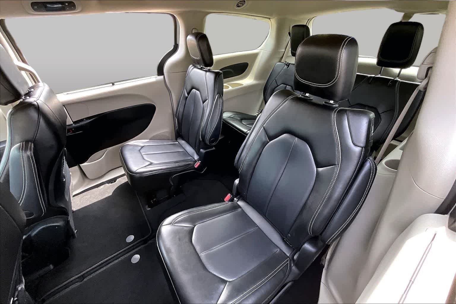 Used 2023 Bright White Clearcoat Chrysler Touring L image 35