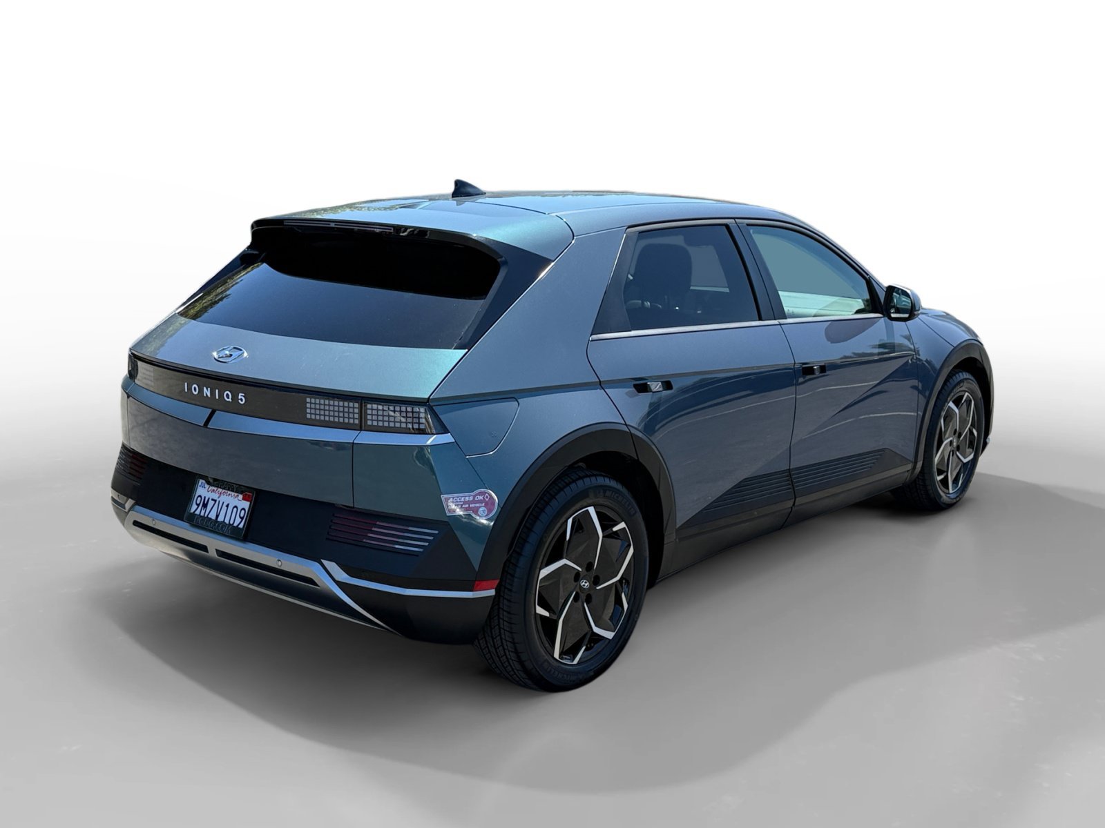 Certified Used 2024 Teal Hyundai SEL image 5