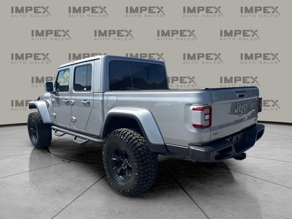 Used 2020 Silver Jeep Overland image 3