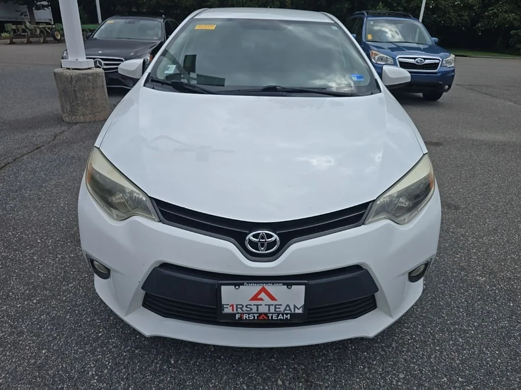 Used 2014 White Toyota L image 2