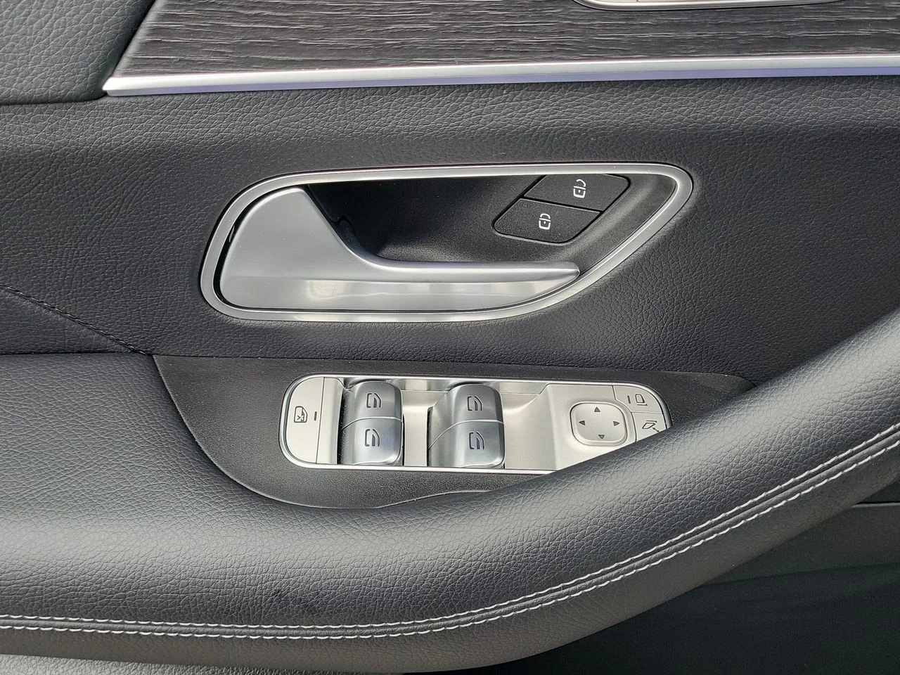 Certified Used 2026 Black Mercedes-Benz GLE 350 image 27
