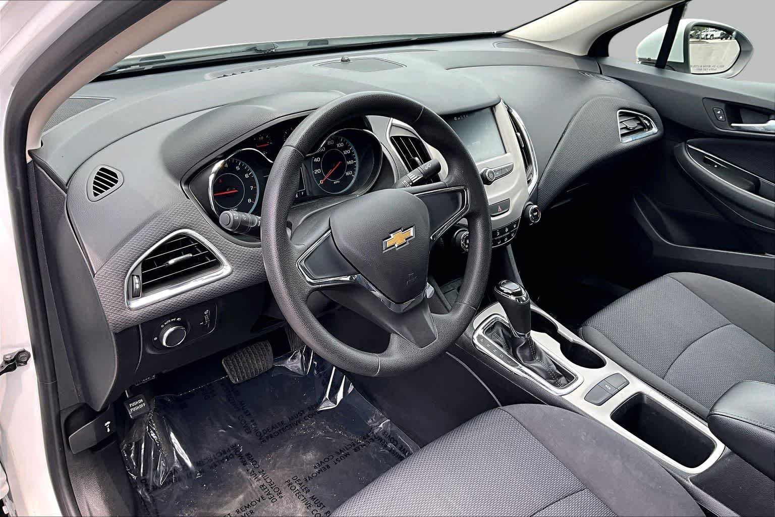 Used 2018 Summit White Chevrolet LS image 17