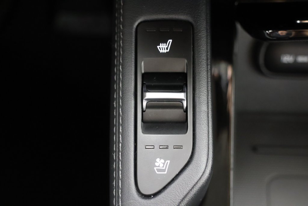 Used 2020 Snow White Pearl Kia EX image 16