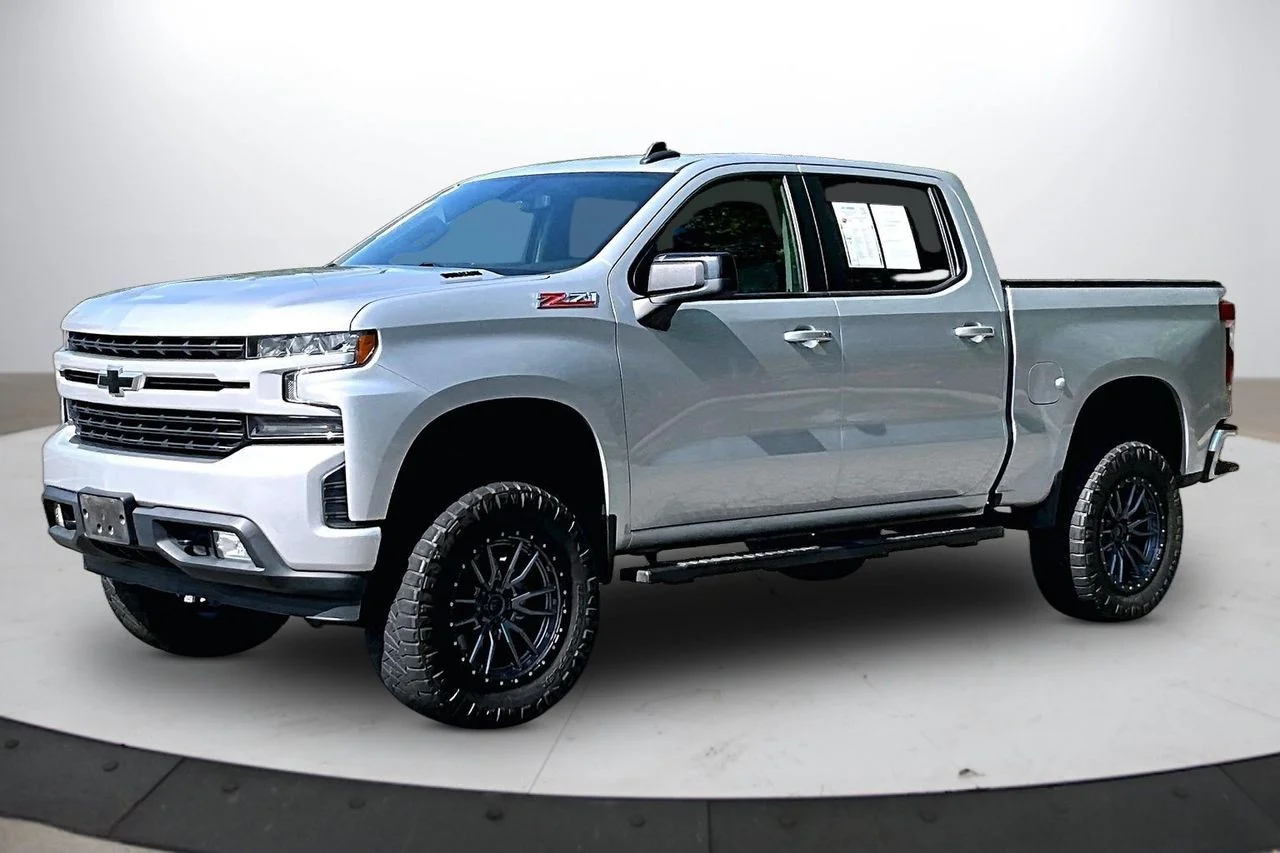 Used 2021 Silver Chevrolet RST image 4