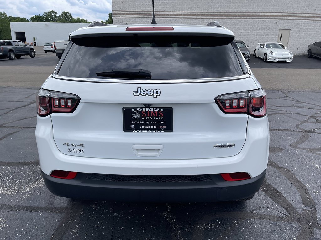 Used 2024 Bright White Clearcoat Jeep Latitude image 9