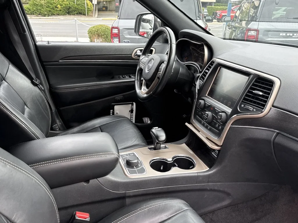 Used 2015 White Jeep Limited image 26