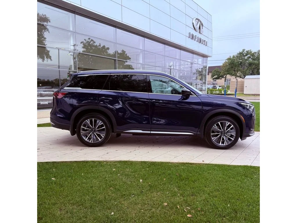 New 2026 Grand Blue INFINITI Luxe FWD image 5