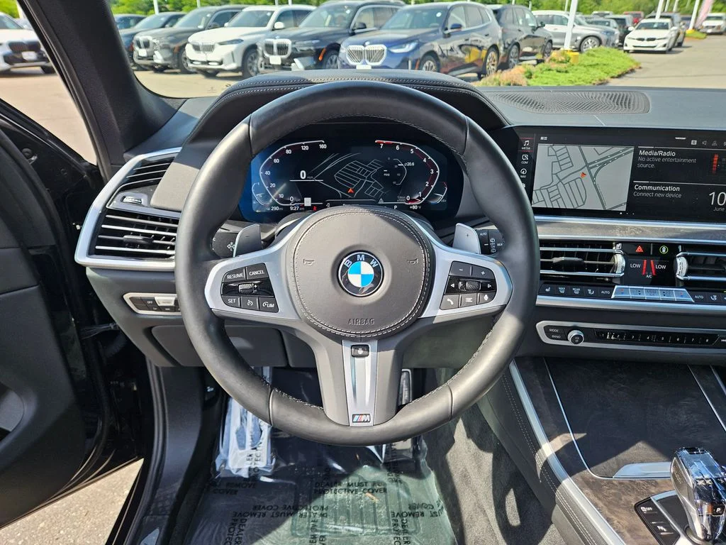 Certified Used 2022 Black Sapphire Metallic BMW xDrive40i image 28