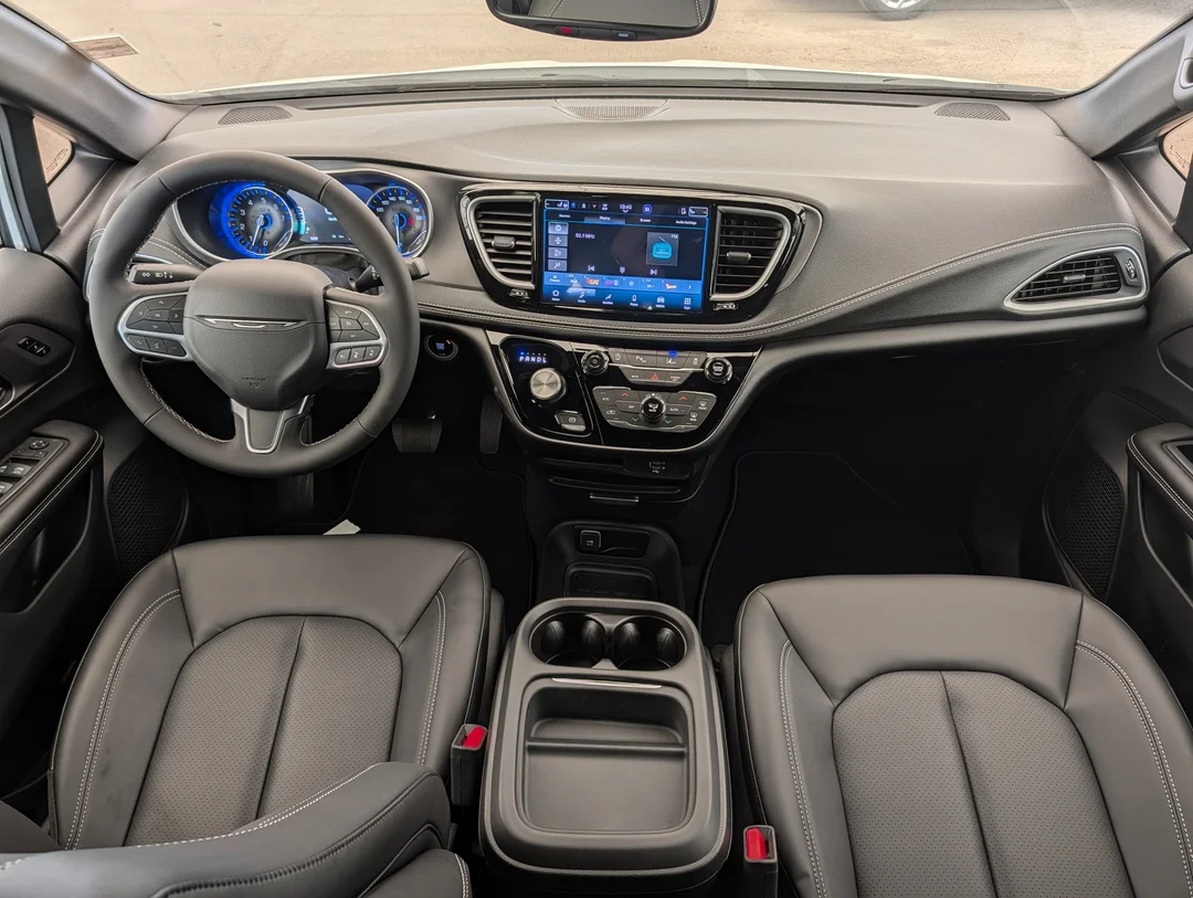 New 2027 White Chrysler Select - - AWD - 3.6L Pentastar VVT V6 - Safety Sphere Pkg w/ 360 Cam - Stow n Go Seats & More! image 25