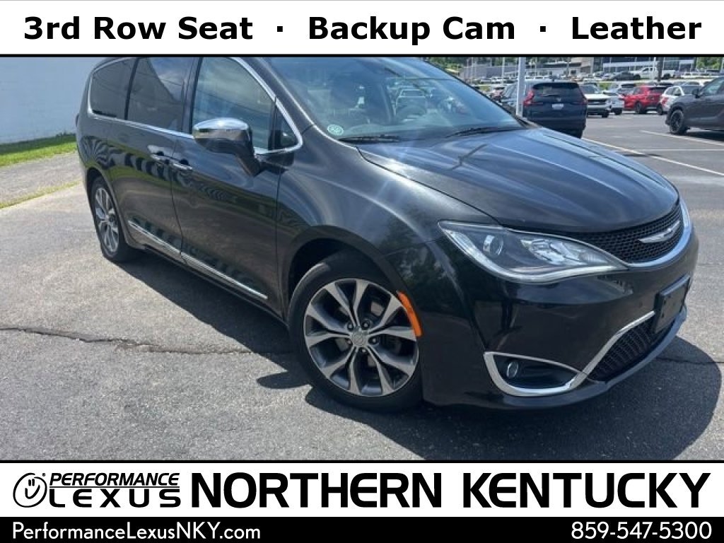 2017 Chrysler Pacifica Limited's photo