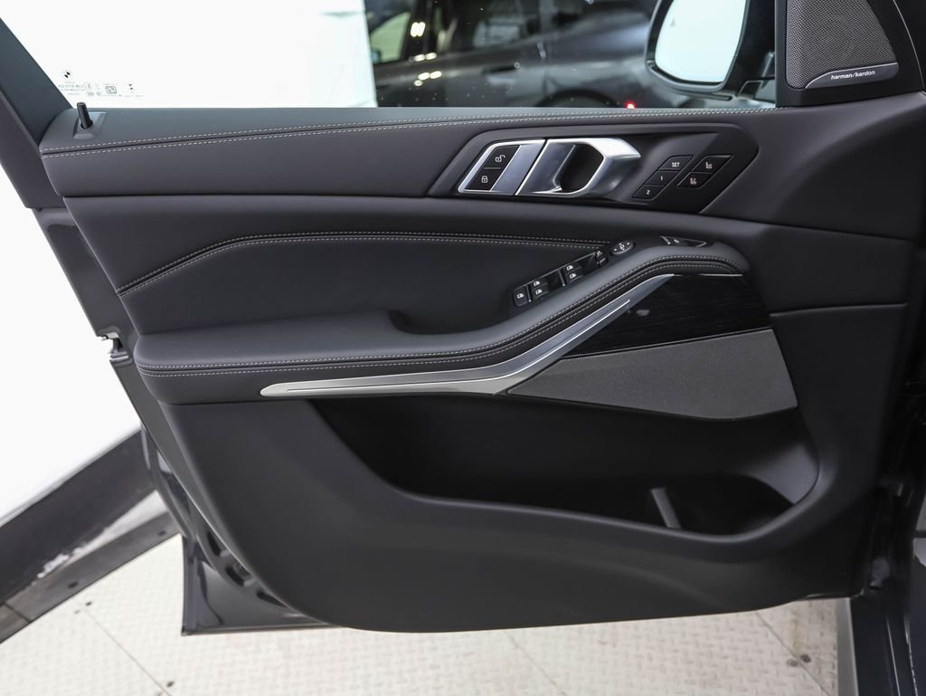 New 2026 Gray Metallic BMW xDrive40i image 9