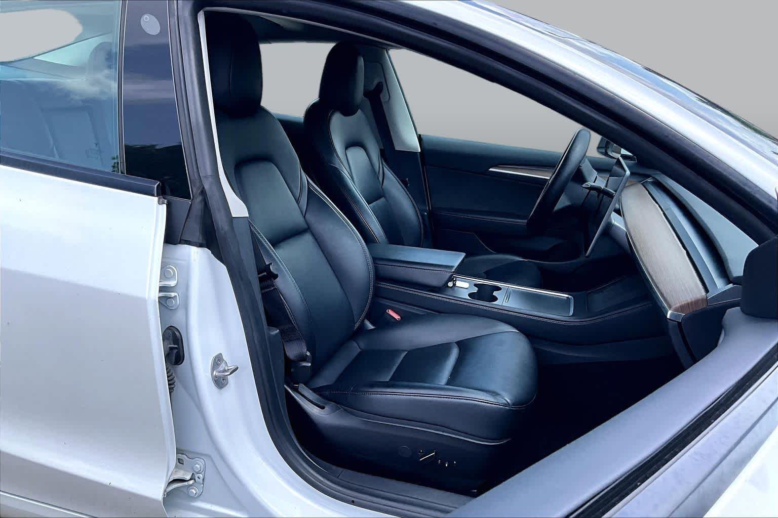 Used 2022 Pearl White Multi-Coat Tesla  image 8