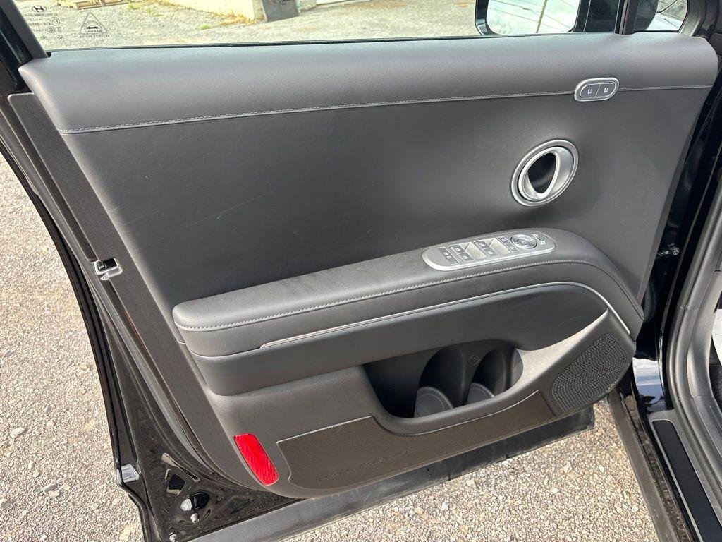 New 2026 Black Hyundai SEL Premium AWD image 18