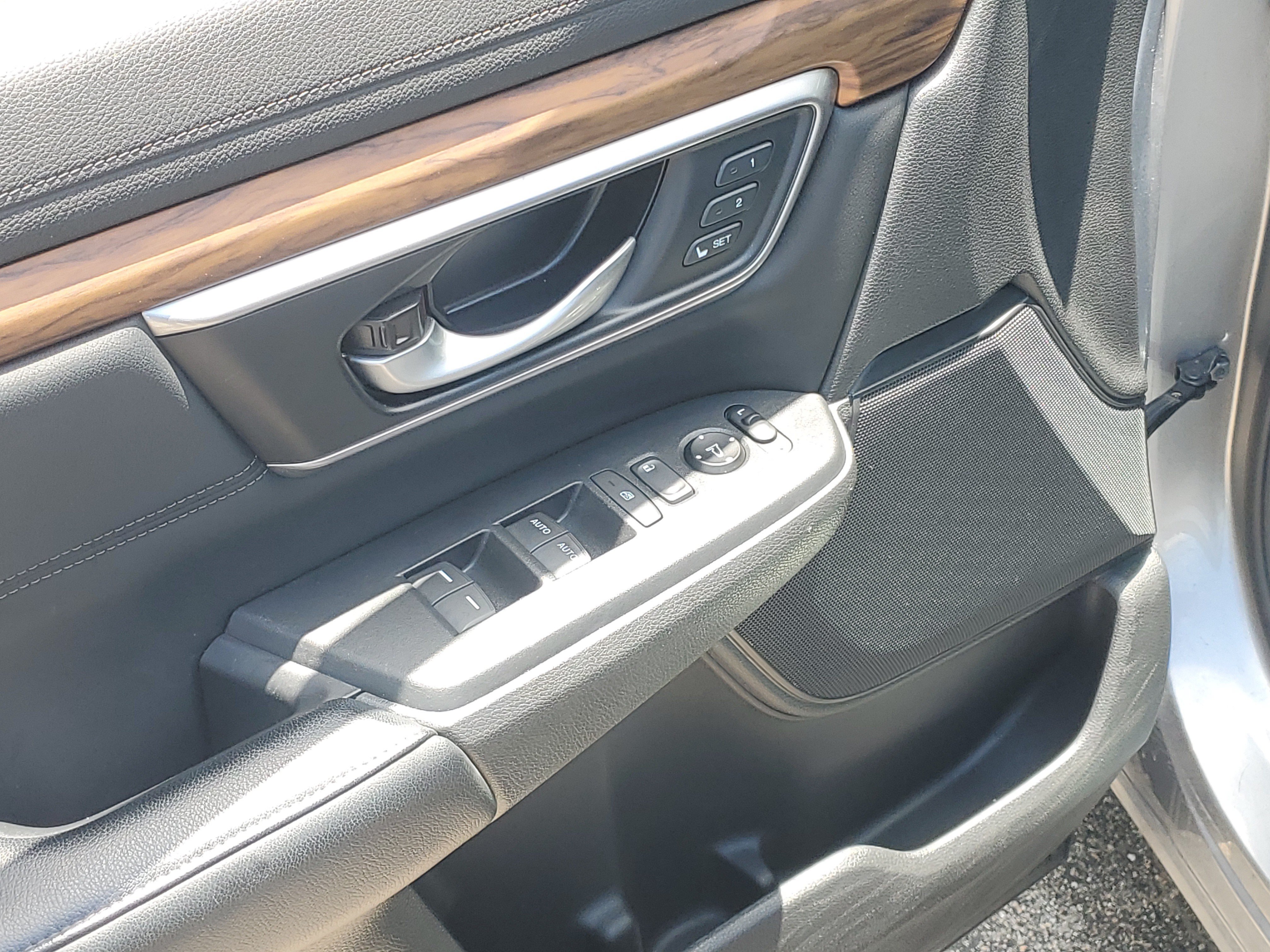 Used 2020 Silver Honda EX-L image 22