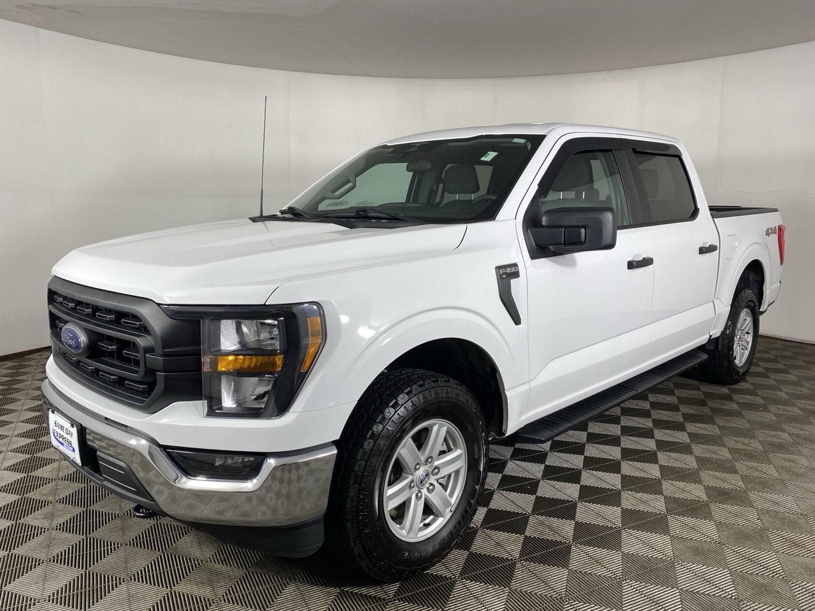 Used 2023 Oxford White Ford XL image 3