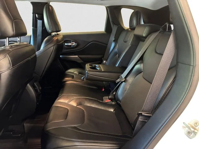 Used 2022 White Jeep Latitude Lux image 14