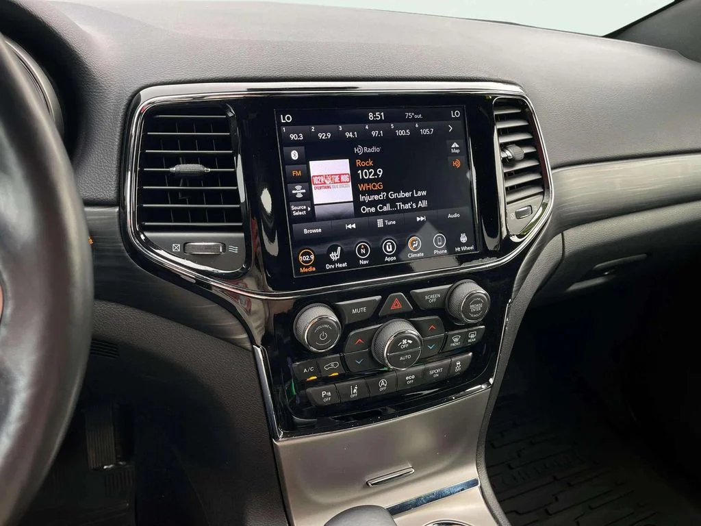 Used 2021 Velvet Red Pearlcoat Jeep Altitude image 9