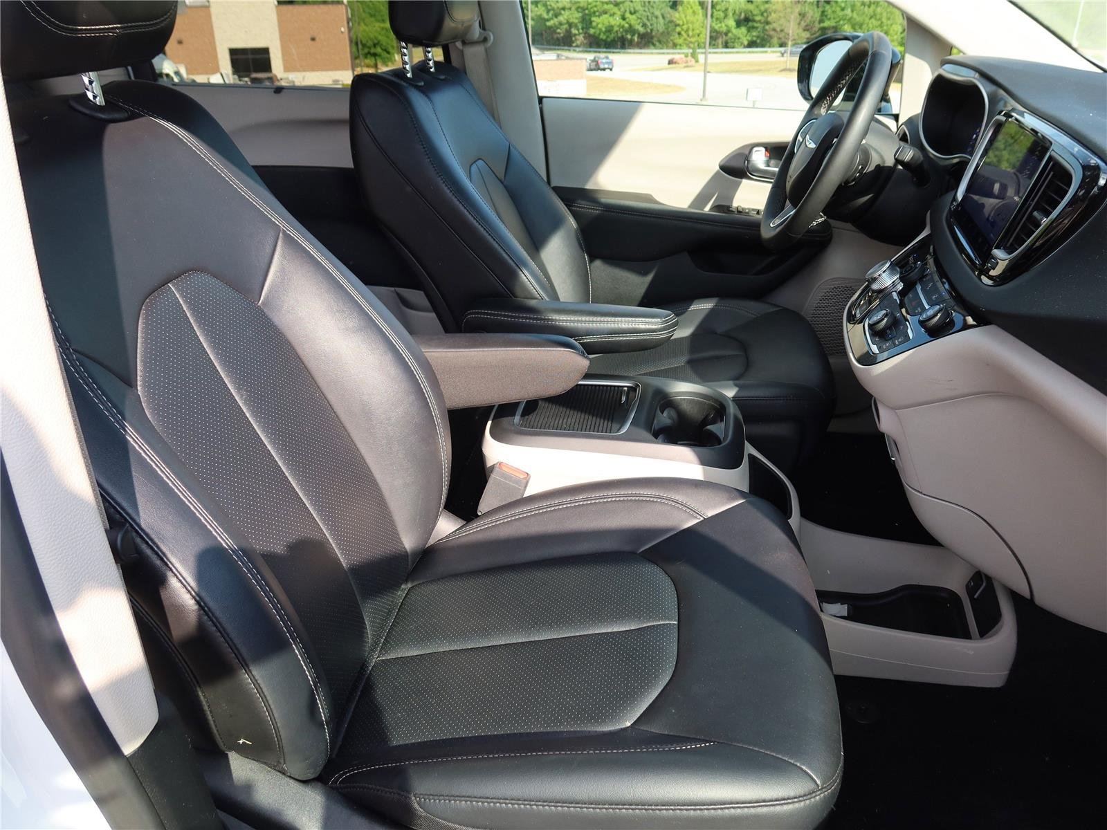 Used 2024 Bright White Clearcoat Chrysler Touring L image 7