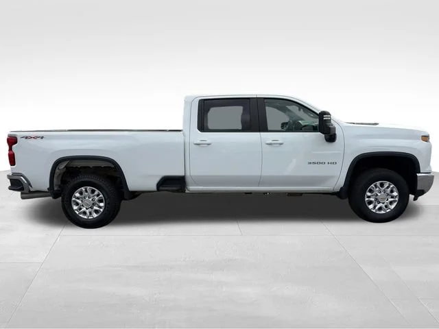 Used 2024 Summit White Chevrolet LT image 8