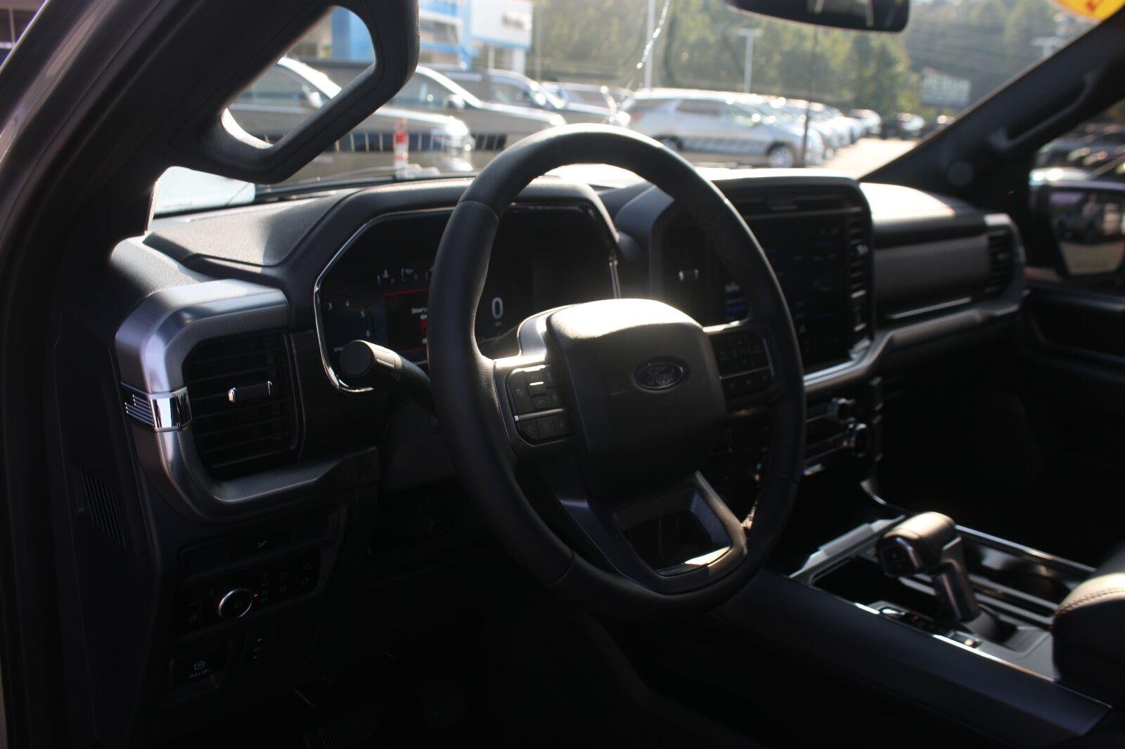 Used 2026 Silver Ford LARIAT image 19