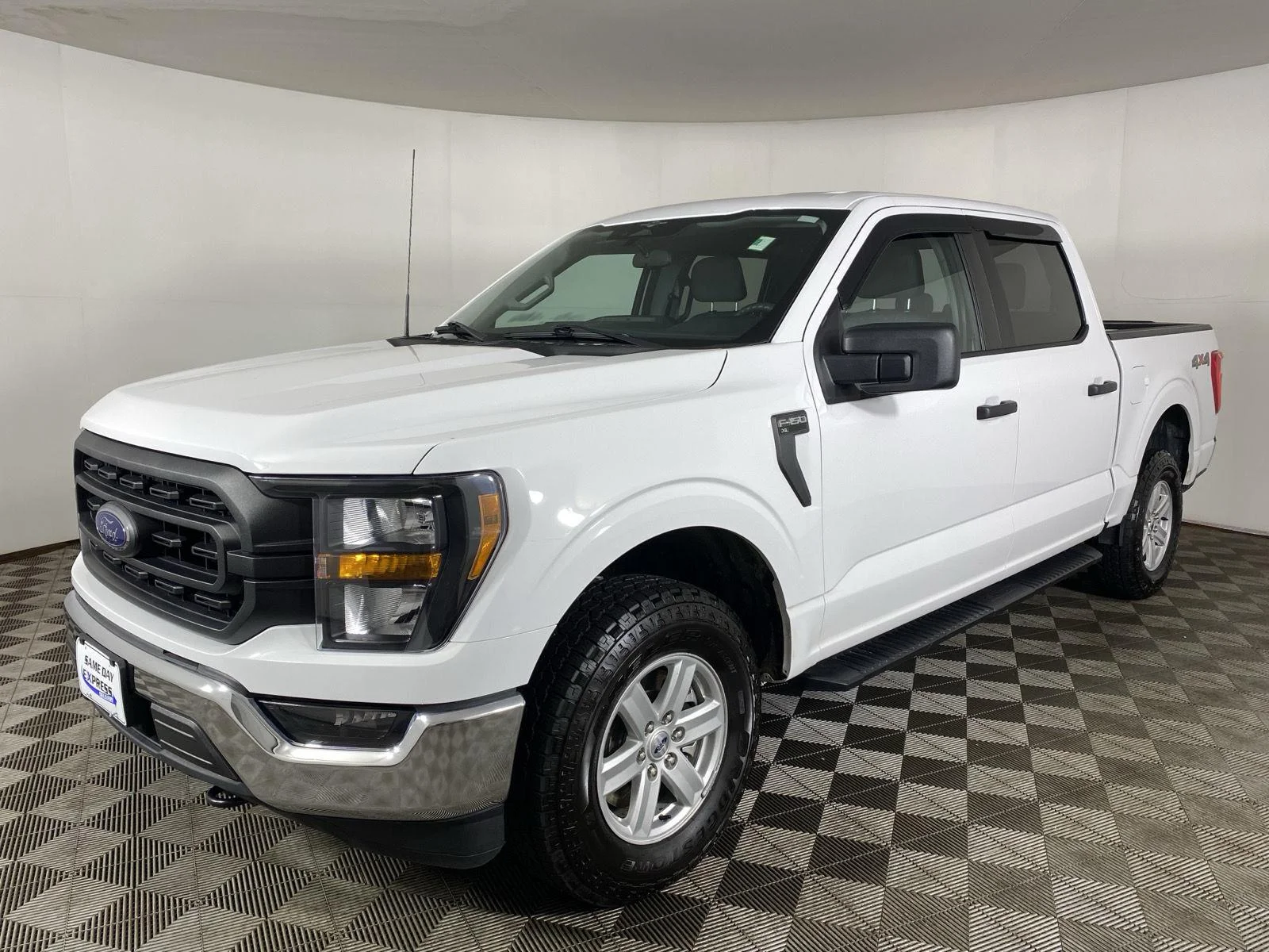 Used 2023 Oxford White Ford XL image 3