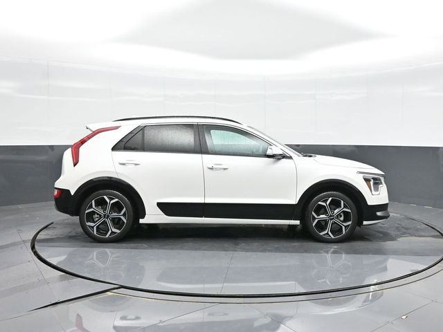 Used 2024 White Kia EX Touring image 17
