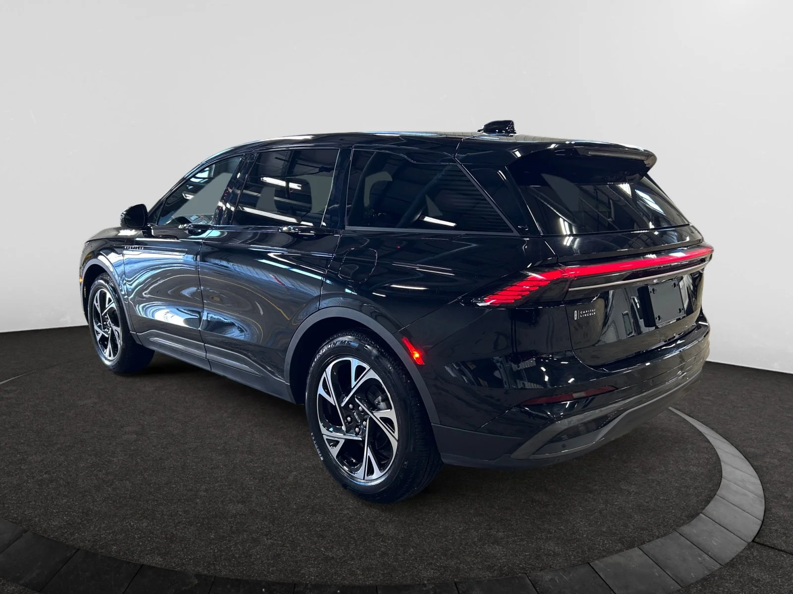Used 2025 BLACK Lincoln PREMIERE AWD image 3