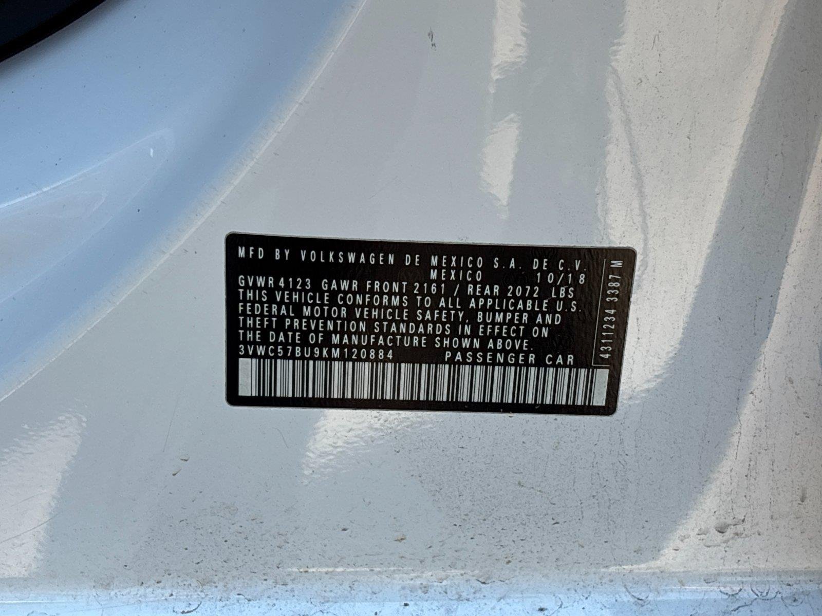 Used 2019 Pure White Volkswagen SE image 11