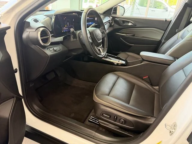 Used 2025 Summit White Chevrolet ACTIV image 11