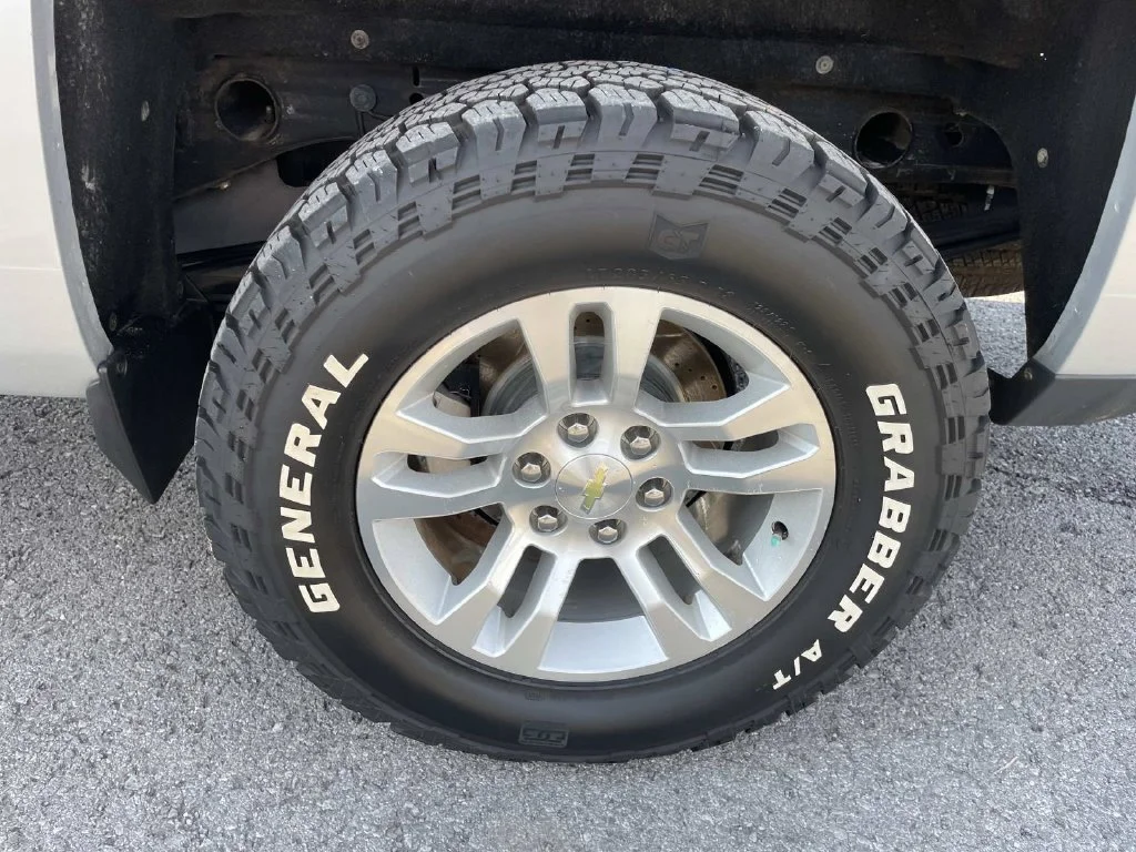 Used 2015 Silver Chevrolet LT image 18