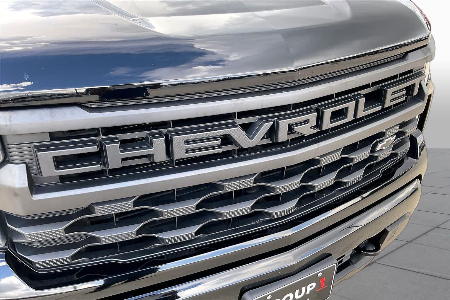 Used 2023 BLACK Chevrolet Custom image 29