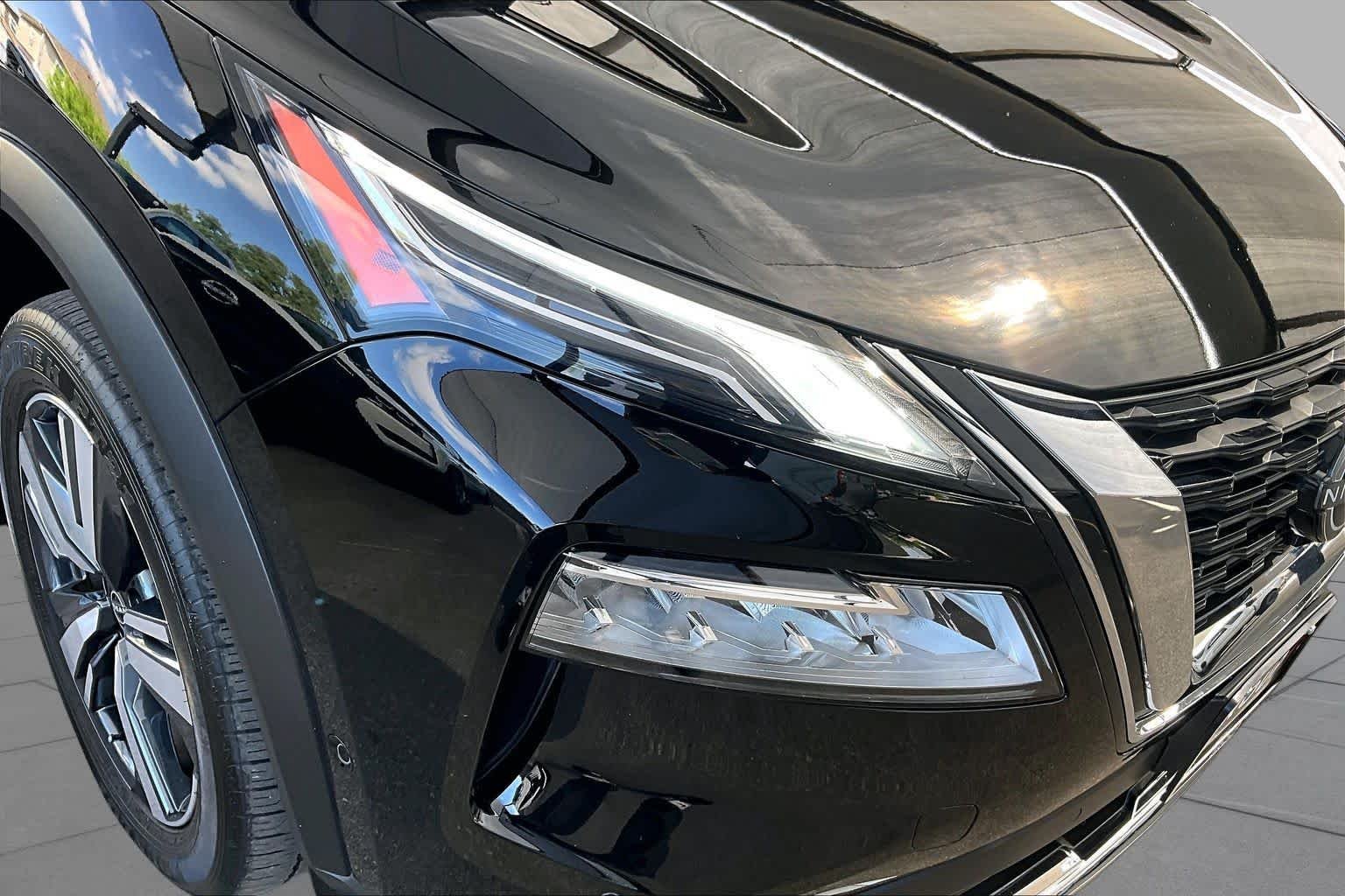 Used 2023 Super Black Nissan Platinum image 28