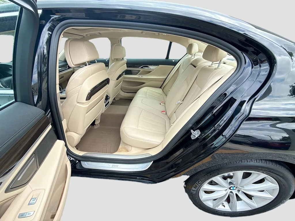 Used 2020 Black BMW 740i image 27