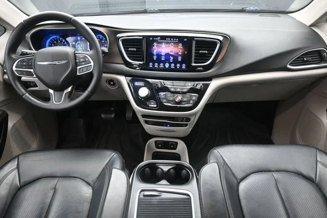 Used 2017 Gray Chrysler Touring L Plus image 22