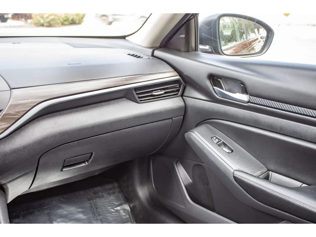 Used 2025 Garnet Pearl Metallic Nissan SV image 50