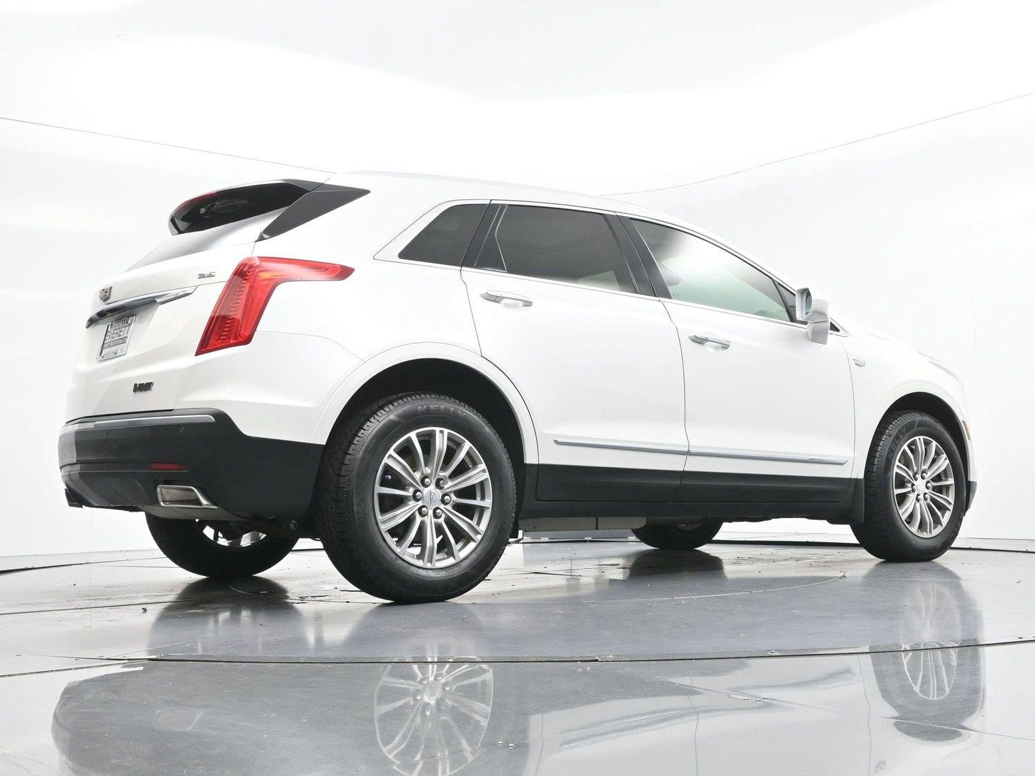 Used 2017 CRYSTAL WHITE TRICOAT Cadillac Luxury FWD image 56