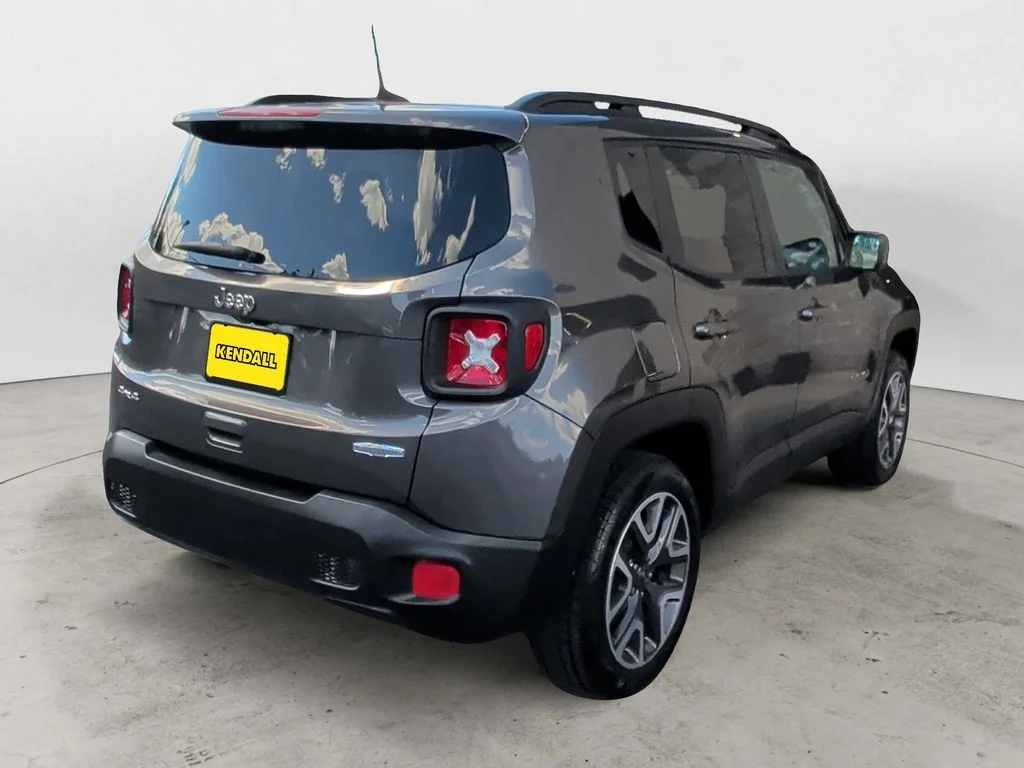 Used 2018 Gray Jeep Latitude image 5