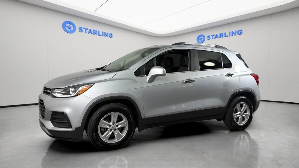 Used 2020 Silver Ice Metallic Chevrolet LT image 3