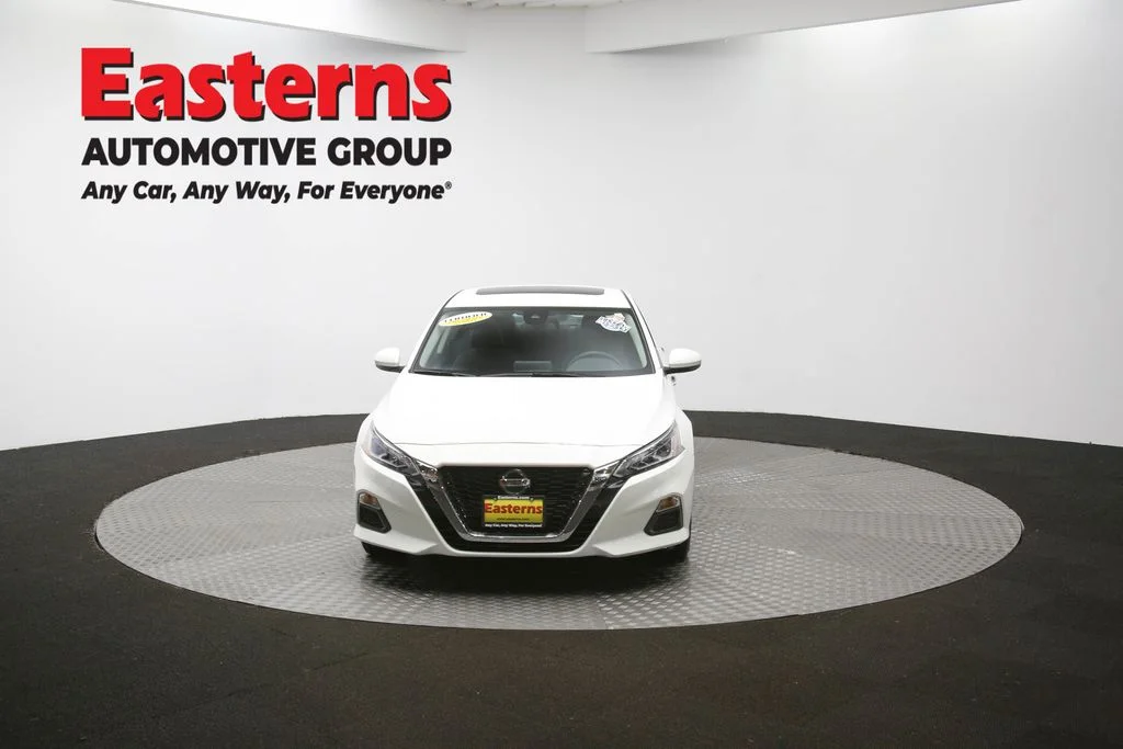 Used 2022 White Nissan 2.5 SV image 52