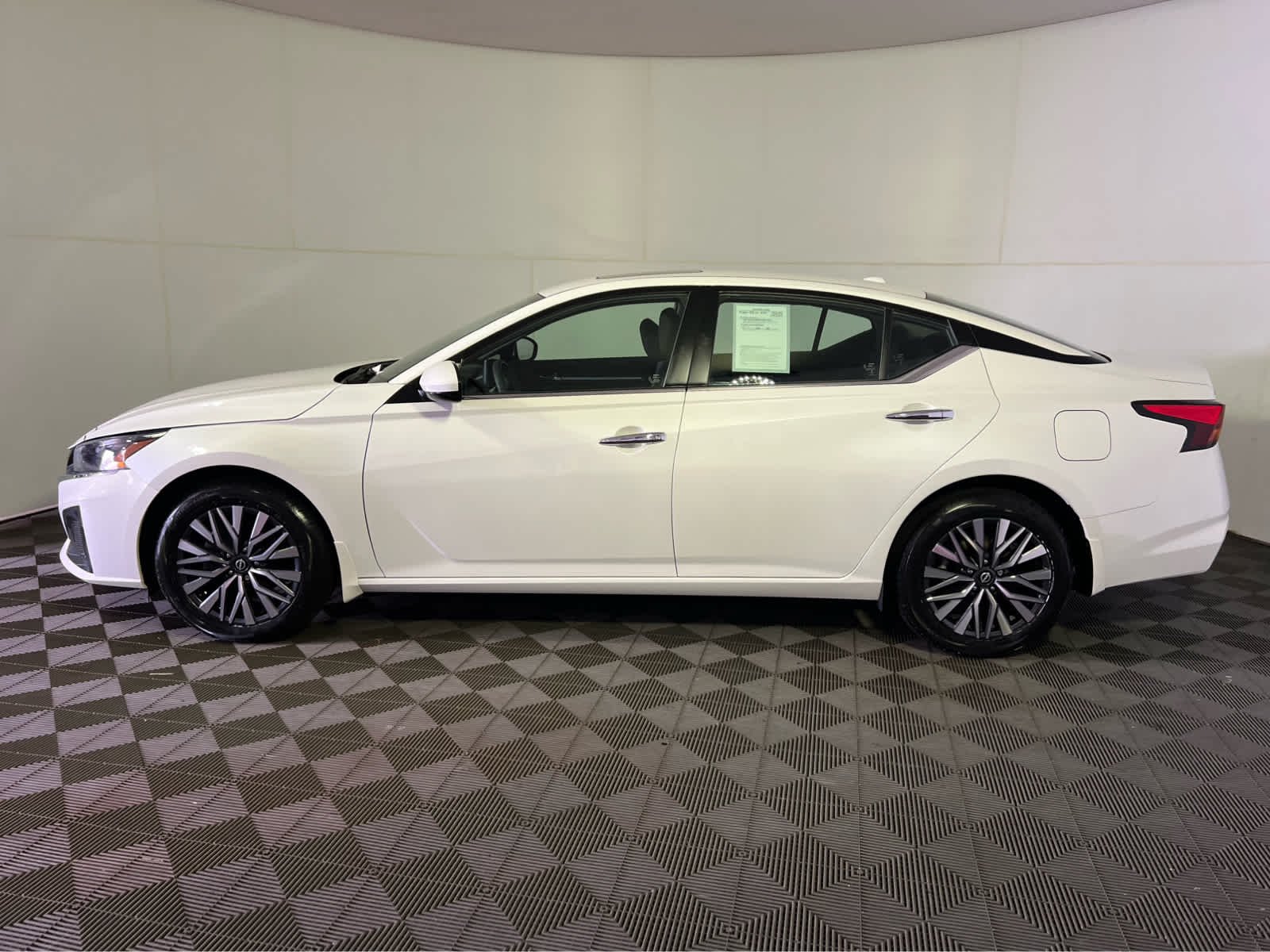 Certified Used 2023 Pearl White Tricoat Nissan 2.5 SV image 4