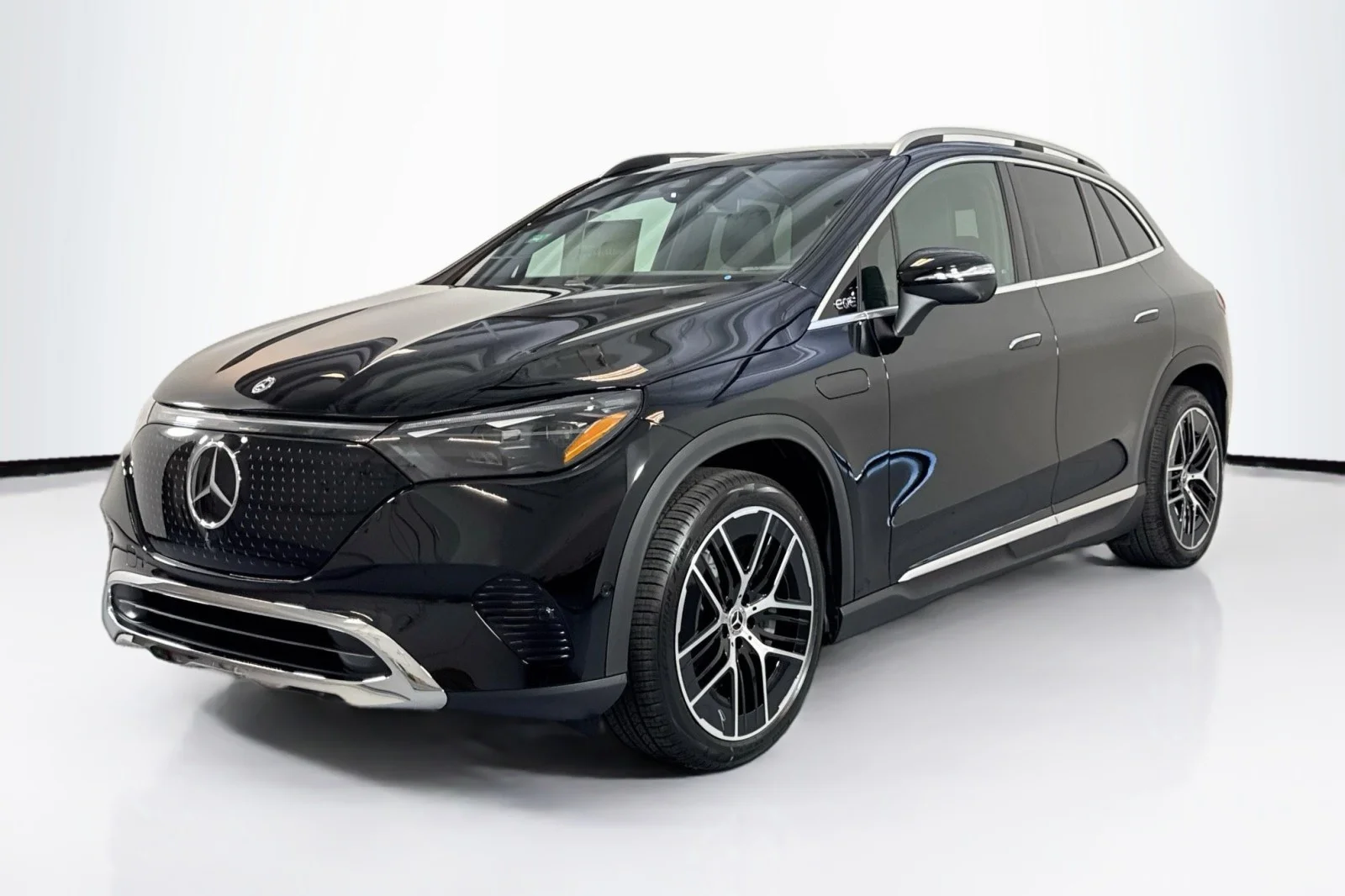 2026 Mercedes-Benz EQE SUV EQE 320+'s photo