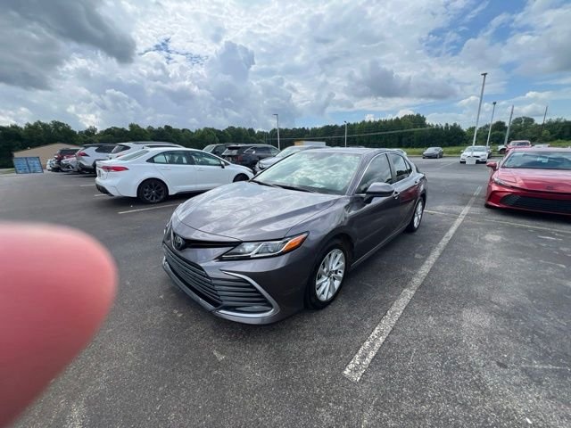 2022 Toyota Camry LE's photo
