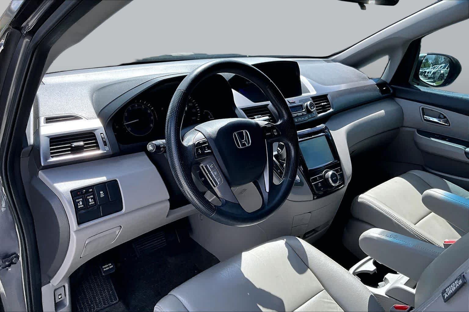 Used 2015 Alabaster Silver Metallic Honda EX image 16