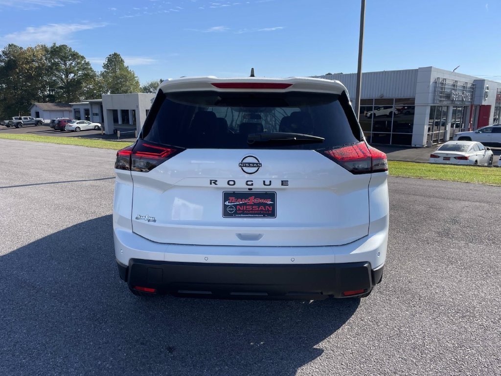 New 2027 Everest White Pearl TriCoat Nissan Dark Armor image 9