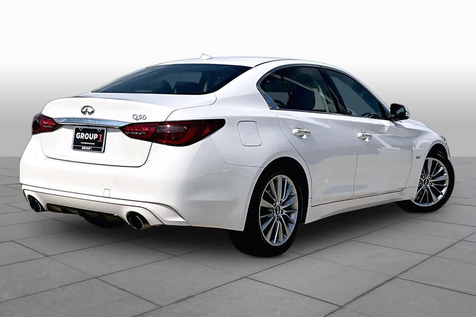 Used 2018 Pure White INFINITI 3.0t LUXE image 13