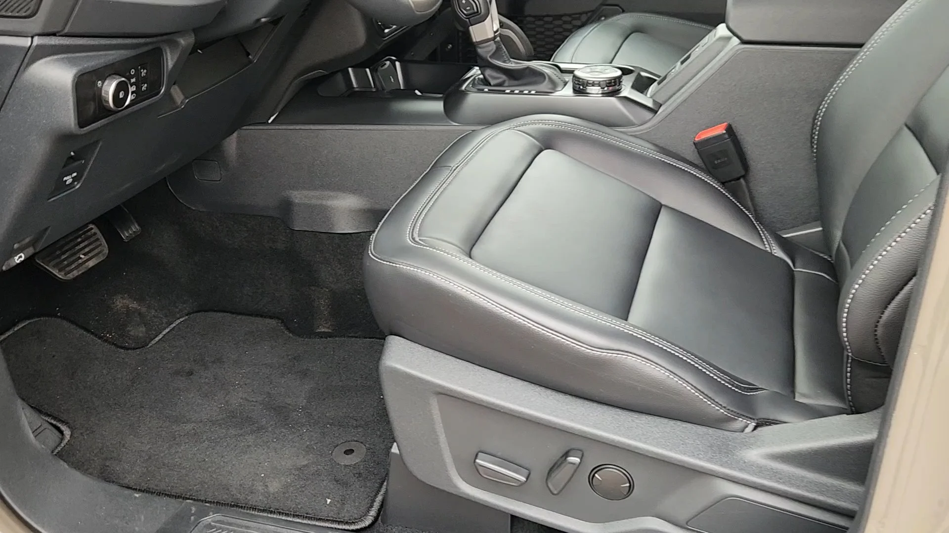 New 2026 Marsh Gray Ford Outer Banks image 30
