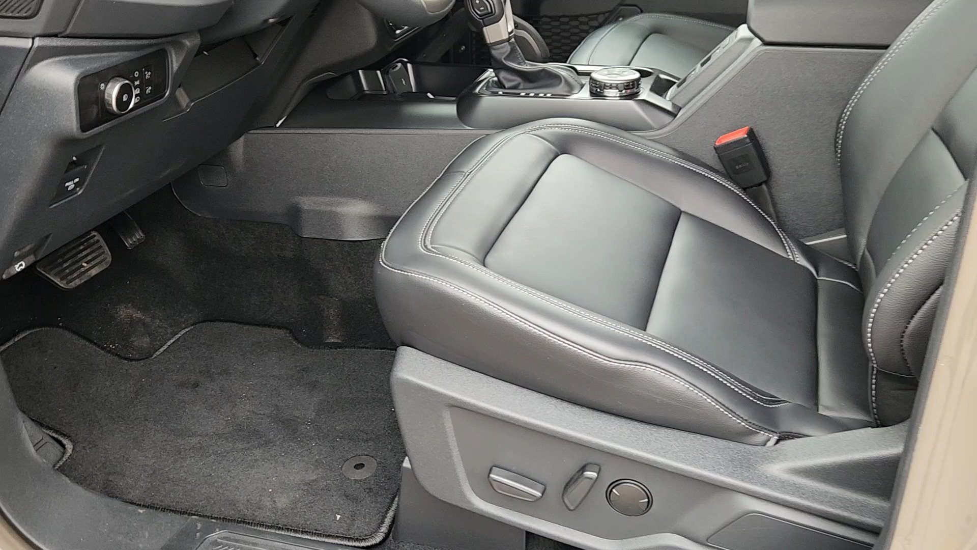 New 2026 Marsh Gray Ford Outer Banks image 30