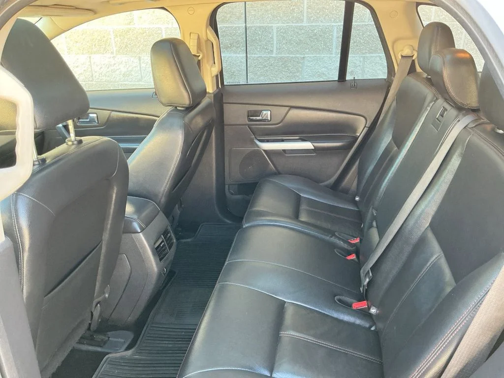 Used 2011 White Ford Limited image 22