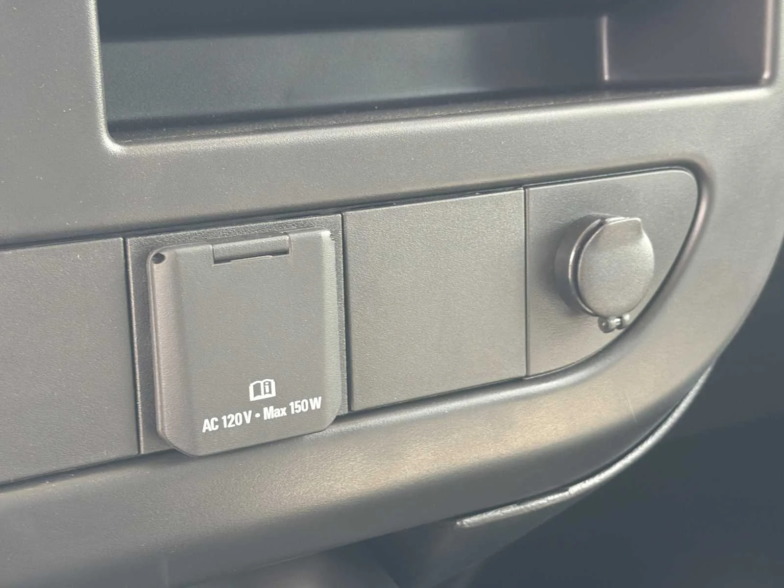 2025 GMC Savana Cargo Work Van - Photo 29